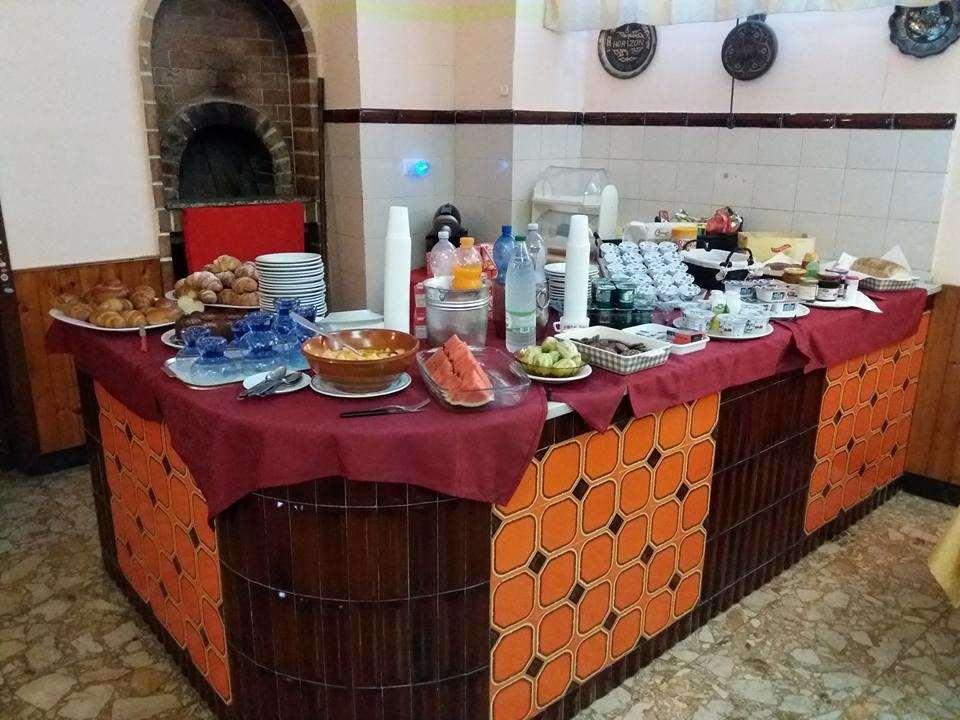 George Hotel Barcellona-Pozzo di Gotto Restoran fotoğraf