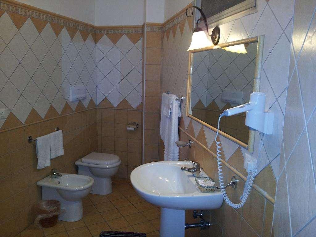 George Hotel Barcellona-Pozzo di Gotto Oda fotoğraf