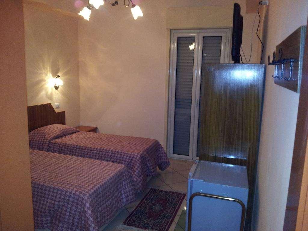 George Hotel Barcellona-Pozzo di Gotto Oda fotoğraf