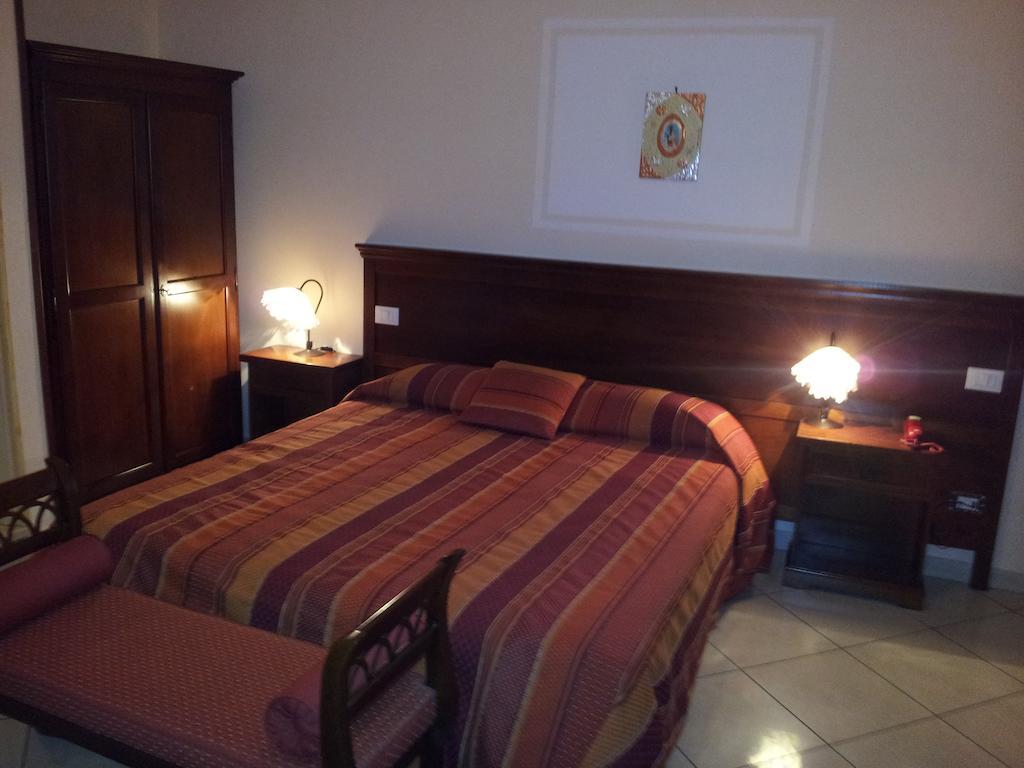 George Hotel Barcellona-Pozzo di Gotto Oda fotoğraf