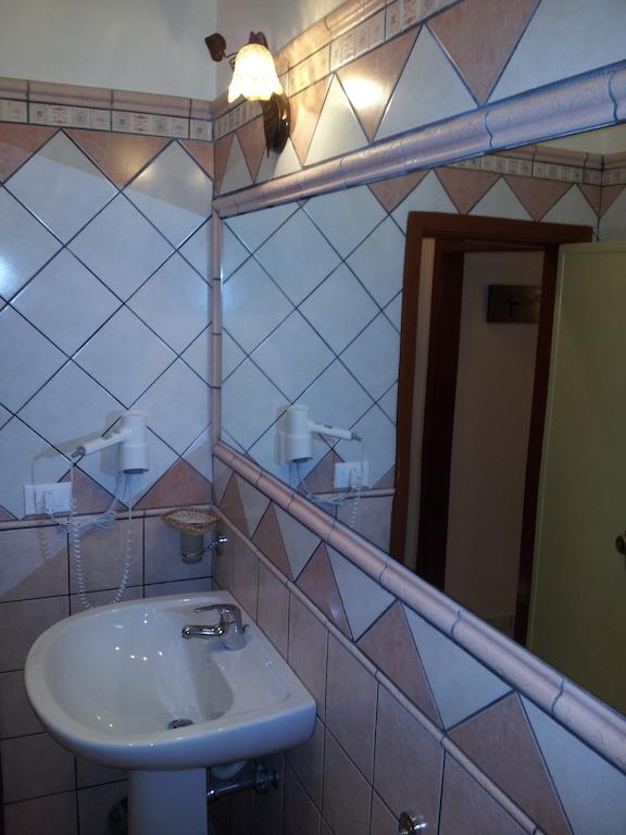 George Hotel Barcellona-Pozzo di Gotto Oda fotoğraf